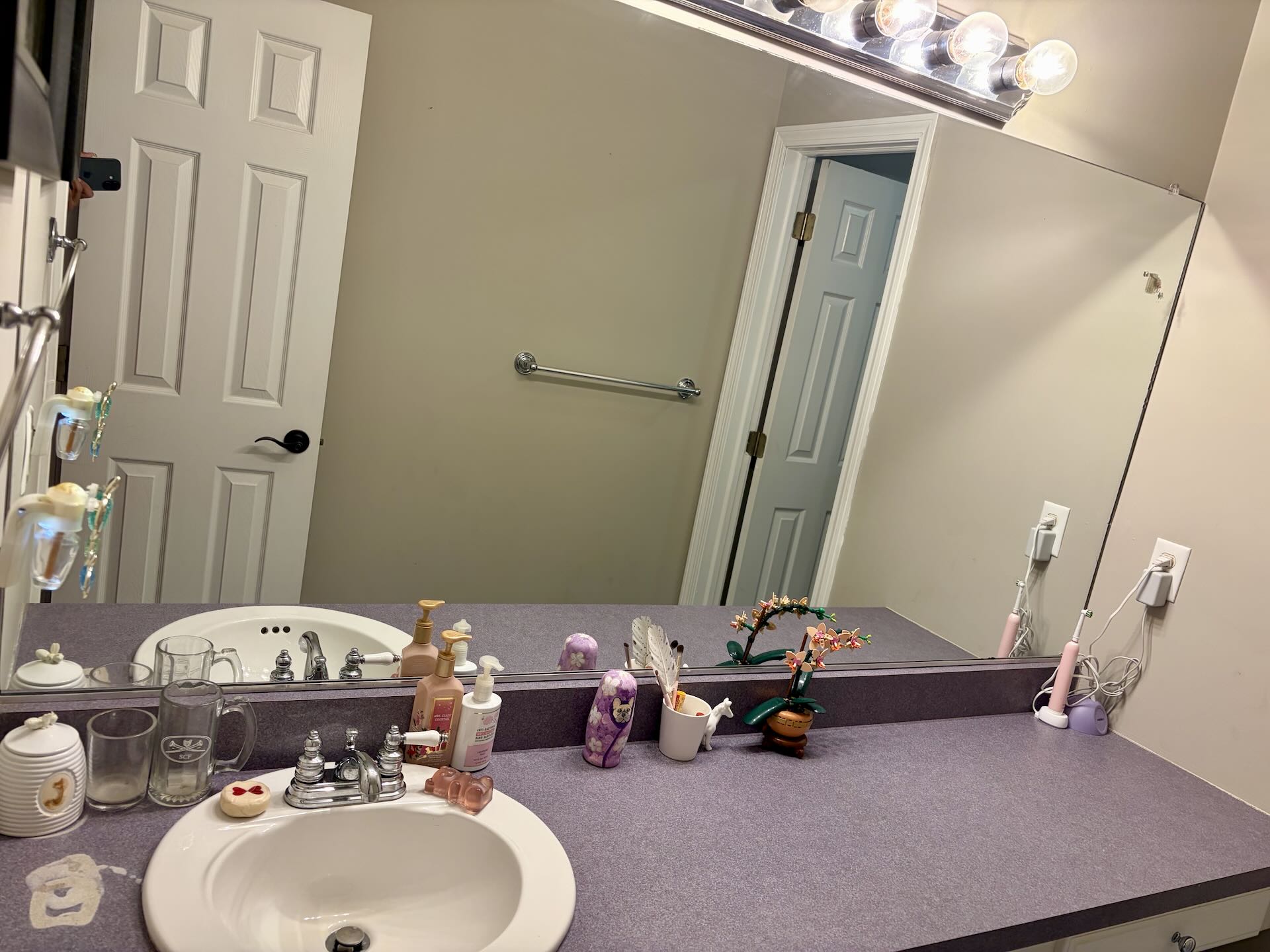 Bathroom counter after cleaning